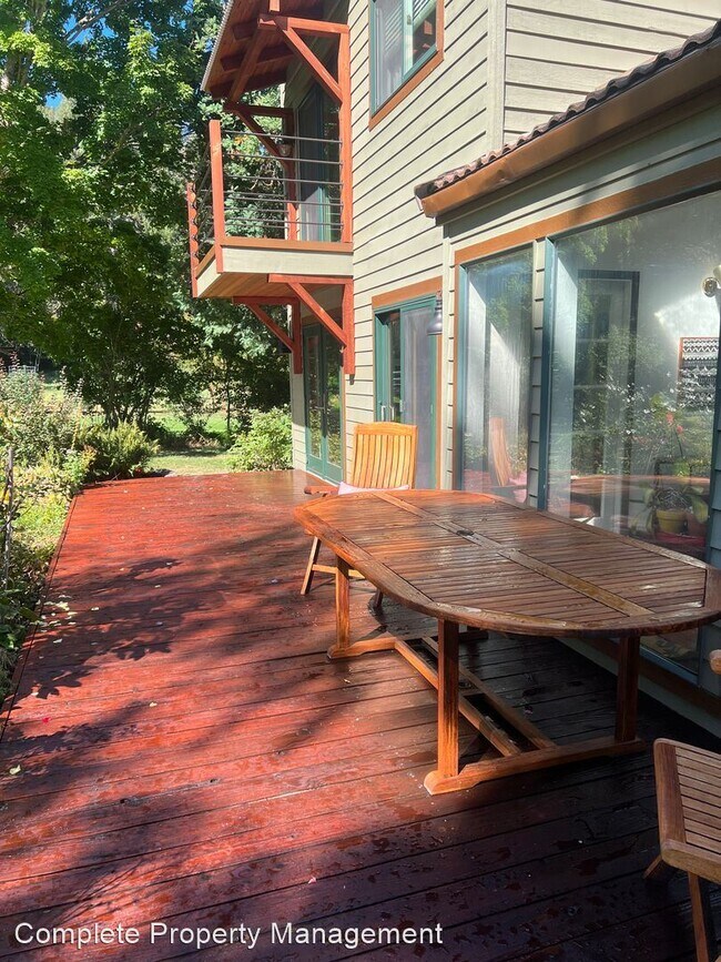 2 br, 1.5 bath House 3950 Lt Applegate Rd. House Rental in