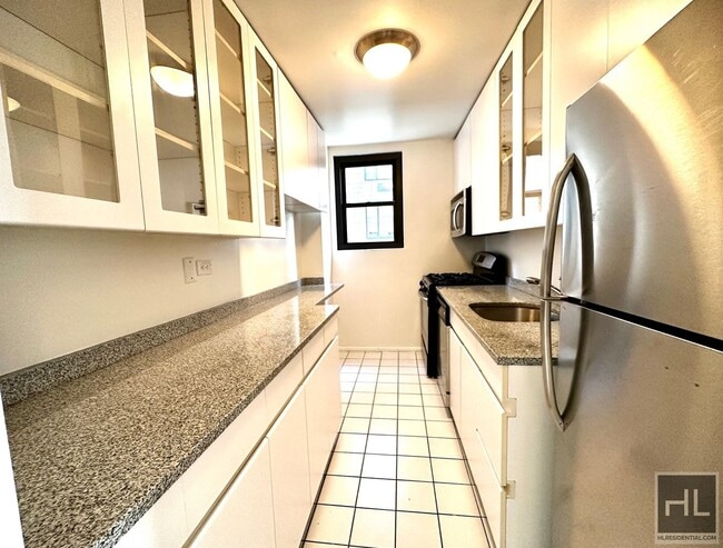 Building Photo - EAST 49 STREET