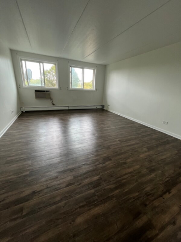 Building Photo - 5011 Valley Ln