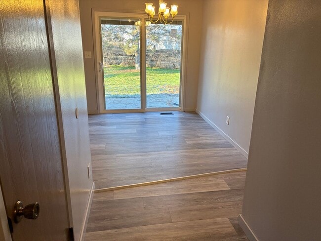 Building Photo - Newly Remodeled Single Family Home!!