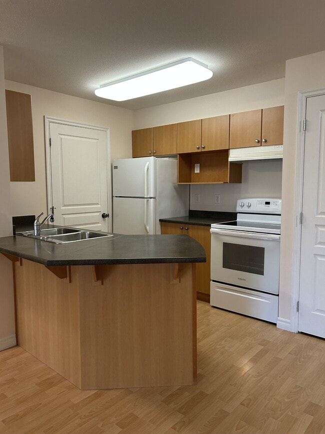 Building Photo - 7516-7516 Topaz Dr