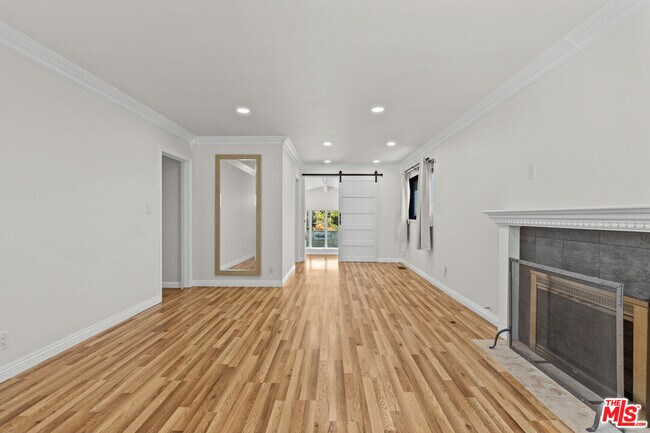 Foto del edificio - 7212 W 91st St