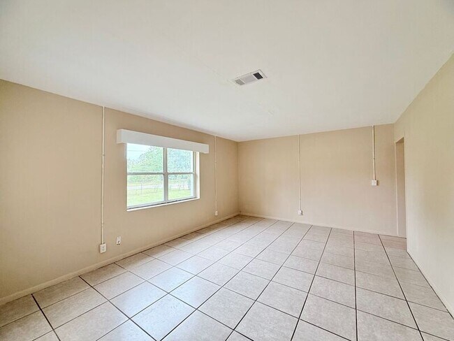 Foto del edificio - 8355 Gardenia Cir