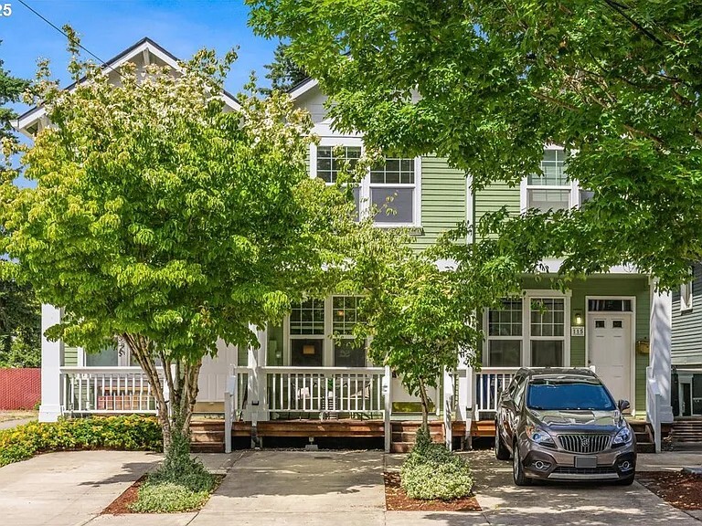 Primary Photo - 121 SE 8th Ave