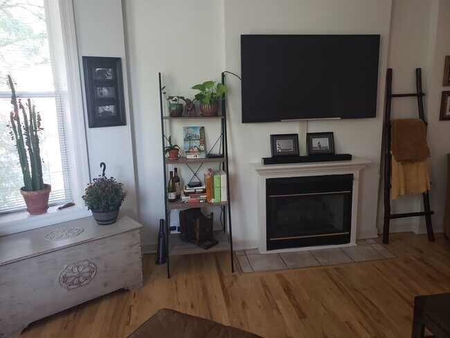 Foto del edificio - 1451 N Maplewood Ave