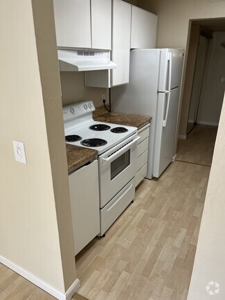 Building Photo - 320 N Civic Dr