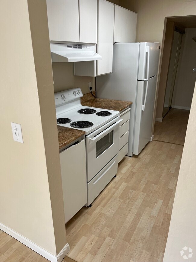 Building Photo - 320 N Civic Dr