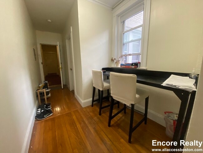 Building Photo - 160 Ipswich St