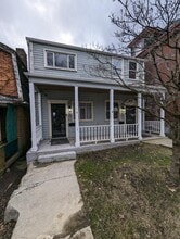 Building Photo - 140 Zara St