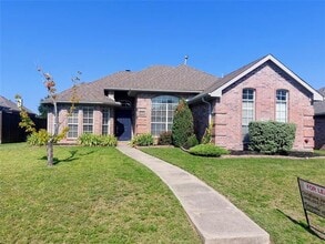 Building Photo - 8161 Hyde Park Dr