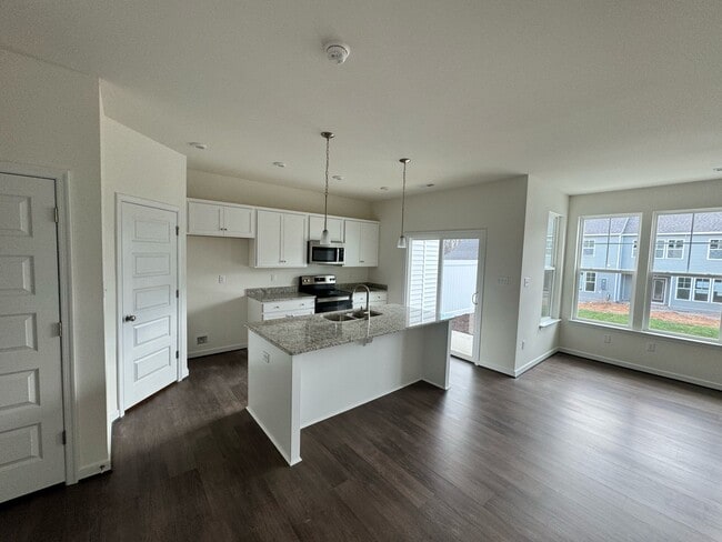 Building Photo - 18633 Palisades Rdg