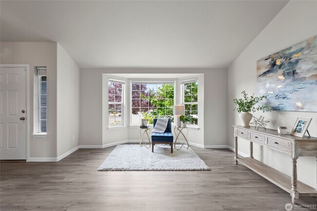 Foto del edificio - Amazing 4 br 2.5 bedroom 2000 sqft home!