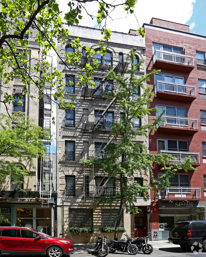 Building Photo - 234 Mott St