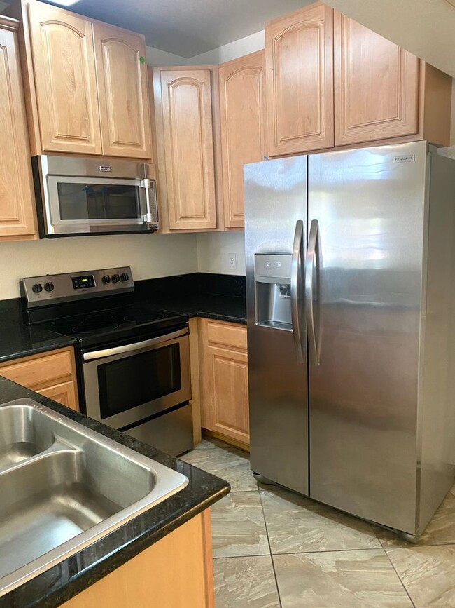 Building Photo - **SPECTACULAR - 2BEDROOM/1.5BATHROOM/1CAR ...