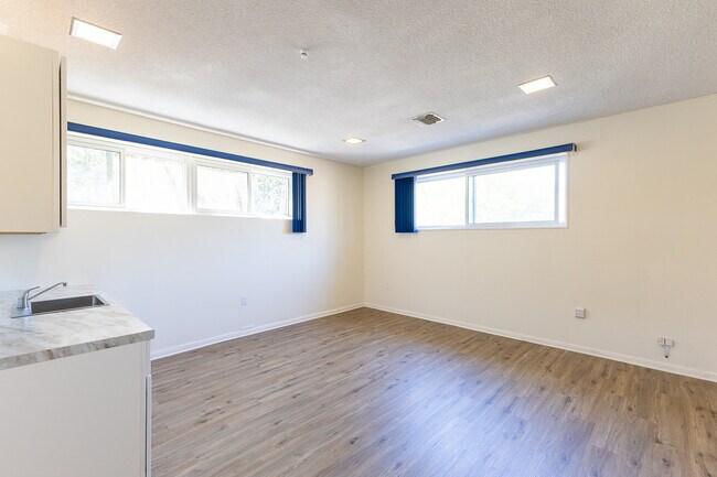 Building Photo - 7246 Hatillo Ave