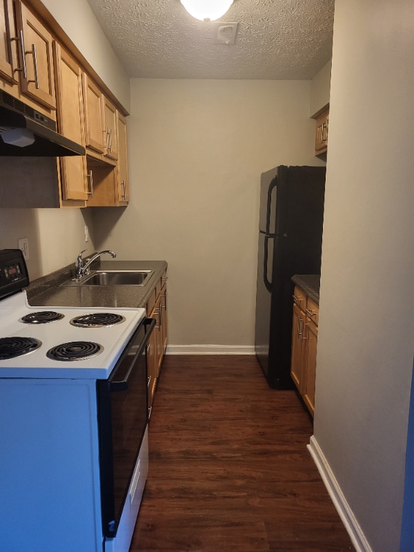 Primary Photo - 1101 W Maple St