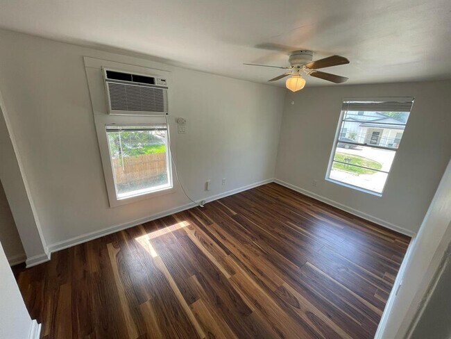 Foto del edificio - 6404 Ponca St