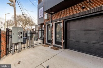 Building Photo - 664 Glick Ct NW