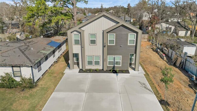 Building Photo - 7987 Chateau St
