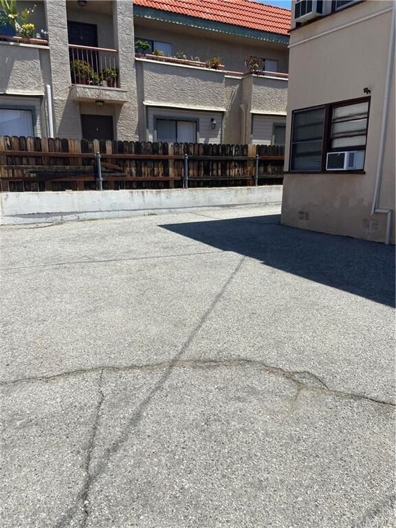 Foto del edificio - 1144 Huntington Dr