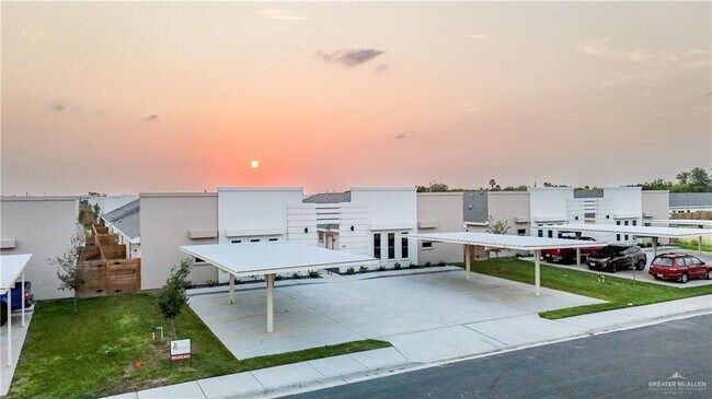 Foto del edificio - 1311 Marcela Dr