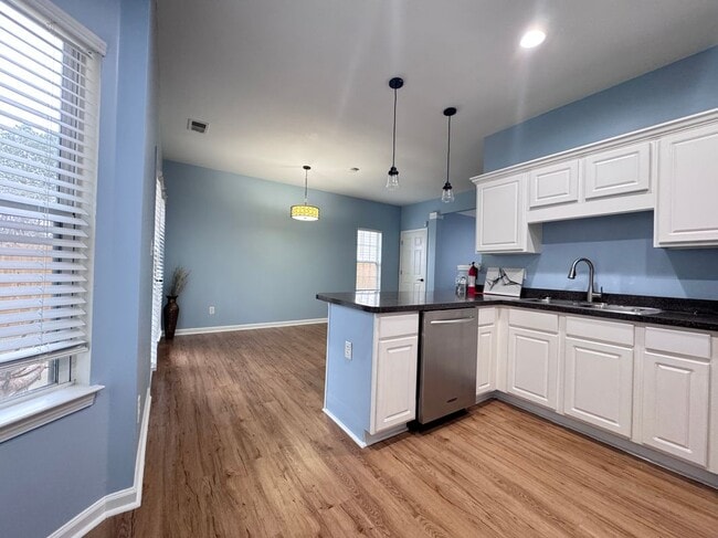 Foto del edificio - 5495 Hampton Ct