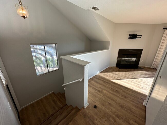 Foto del edificio - 4016 Primavera Rd