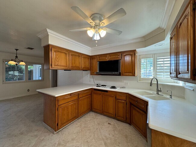 Building Photo - Beautiful NW home with pool!