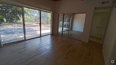 Building Photo - 5237 Hewlett Dr