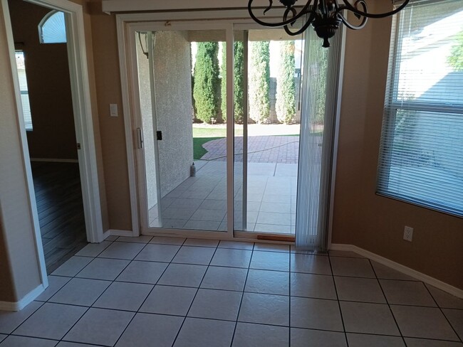 Foto del edificio - 3 Bedroom, 2 Bathroom Home! Schedule a Showing!