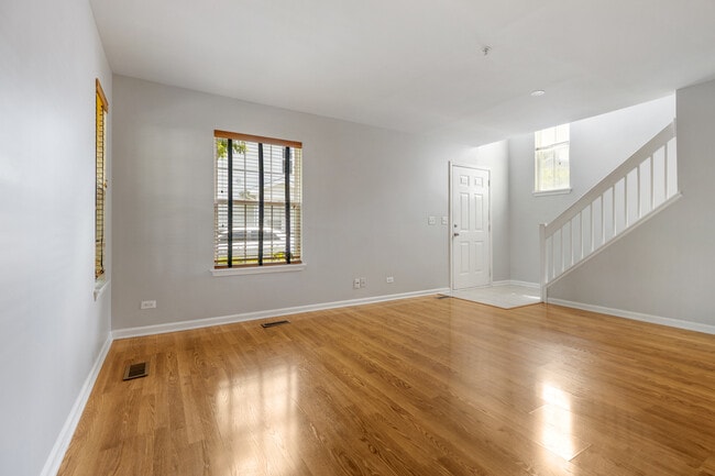 Building Photo - 1127 Orleans Dr