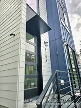 Building Photo - 920 16th Ave