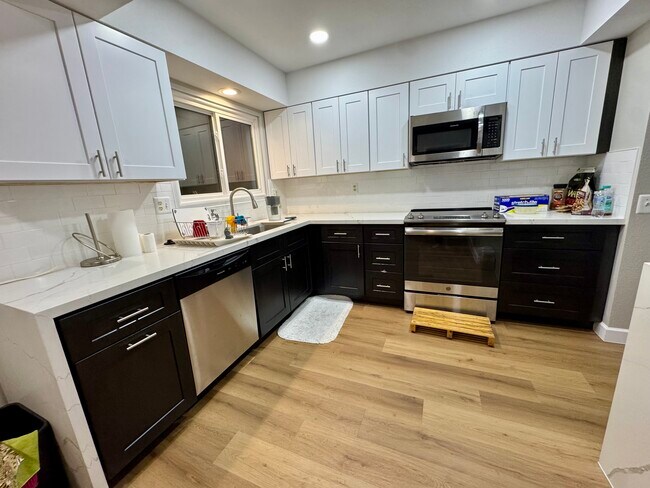 Building Photo - 20018 N Lakeforest Dr