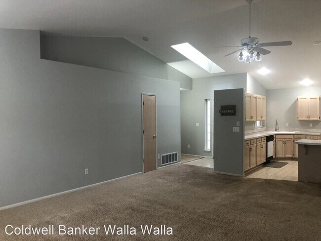 Building Photo - 2 br, 2 bath House - 826 SE Marine Drive