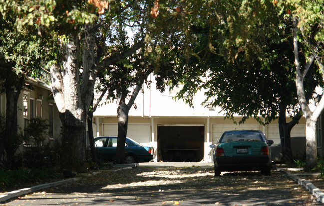 Foto del edificio - 1009-1013 E Acacia Ave