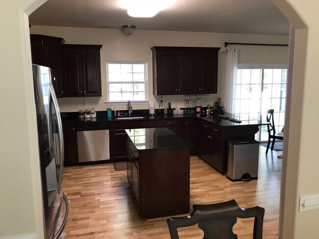 Foto del edificio - 4 Bedroom Home in Woodbridge Pointe