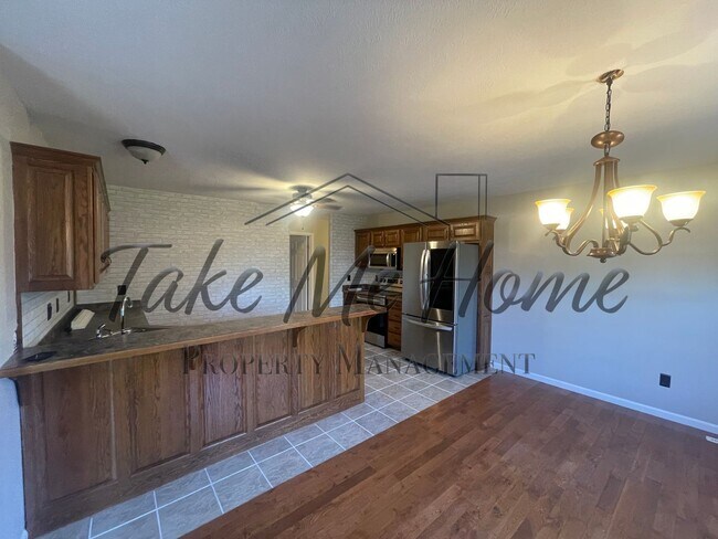 Building Photo - 4 Bedroom in Willard School District!