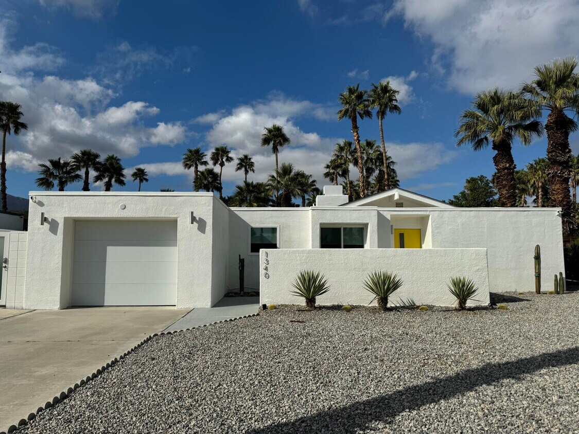 Primary Photo - 1340 E Gem Cir