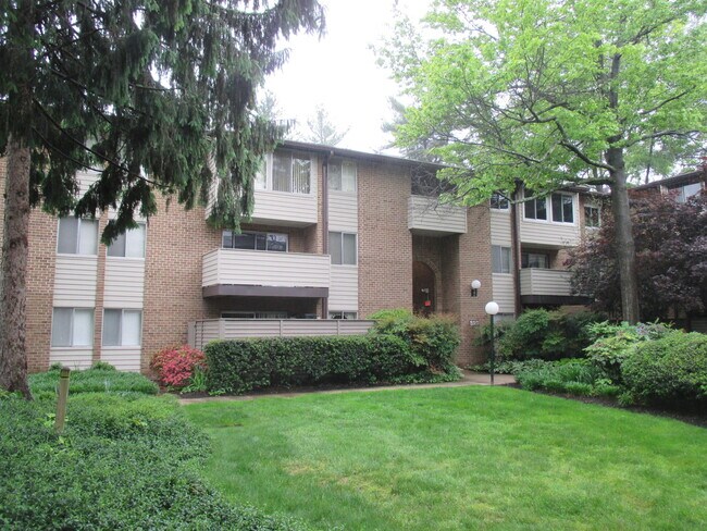 Foto del edificio - Spacious 2 BR/2 BA Condo in Montgomery Vil...
