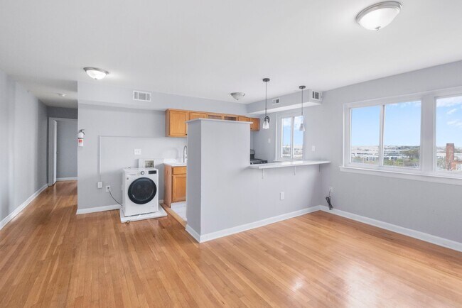 Foto del edificio - Charming 2 BR/1 BA Condo in Barry Farm!