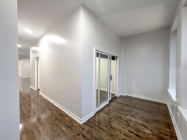Foto del edificio - 3345 N Clark St
