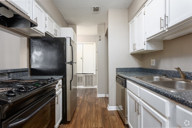 Hunt Club Apartments, LLC