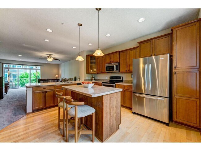 Foto del edificio - 11939 Emery Village Dr N