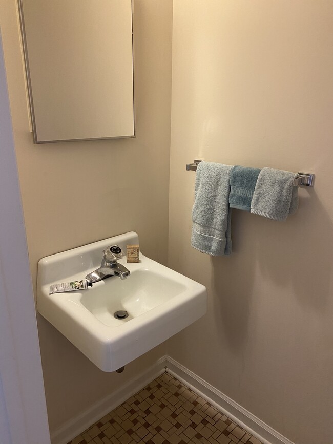 Half bath - 105 Fidelity St
