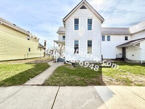 Building Photo - 615 W 4th St