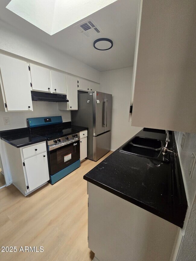 Foto del edificio - 97 N Cooper Rd