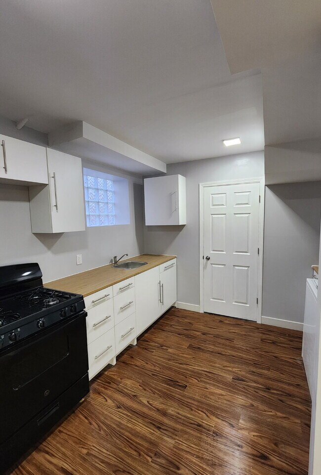 Foto del edificio - Bright 2 Bed / 1 Bath Apartment in Hammond — Water & Internet Included
