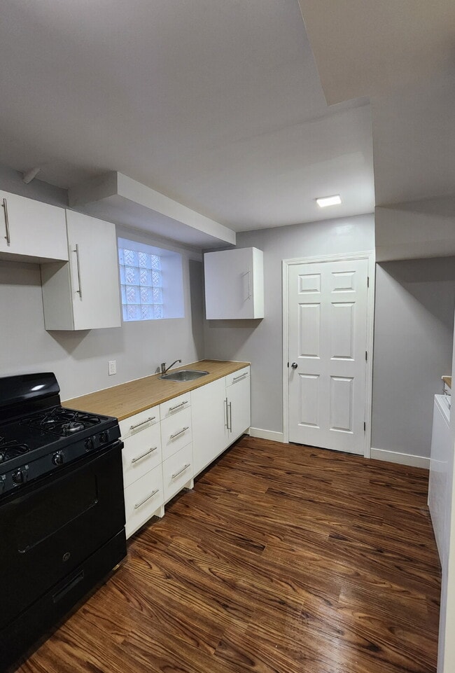 Building Photo - Bright 2 Bed / 1 Bath Apartment in Hammond — Water & Internet Included