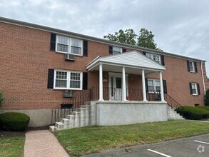 Building Photo - 43 Brewster Rd