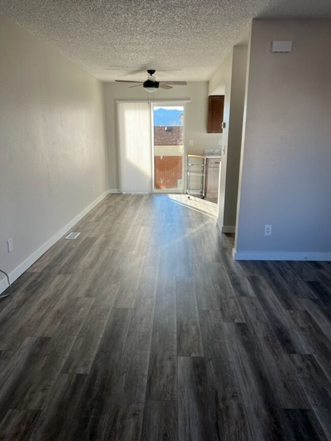 Foto del edificio - REMODELED TWO BED TOWNHOME!!